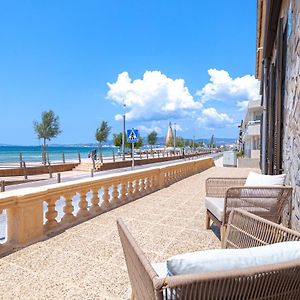 Villa met Uitzicht op het Strand